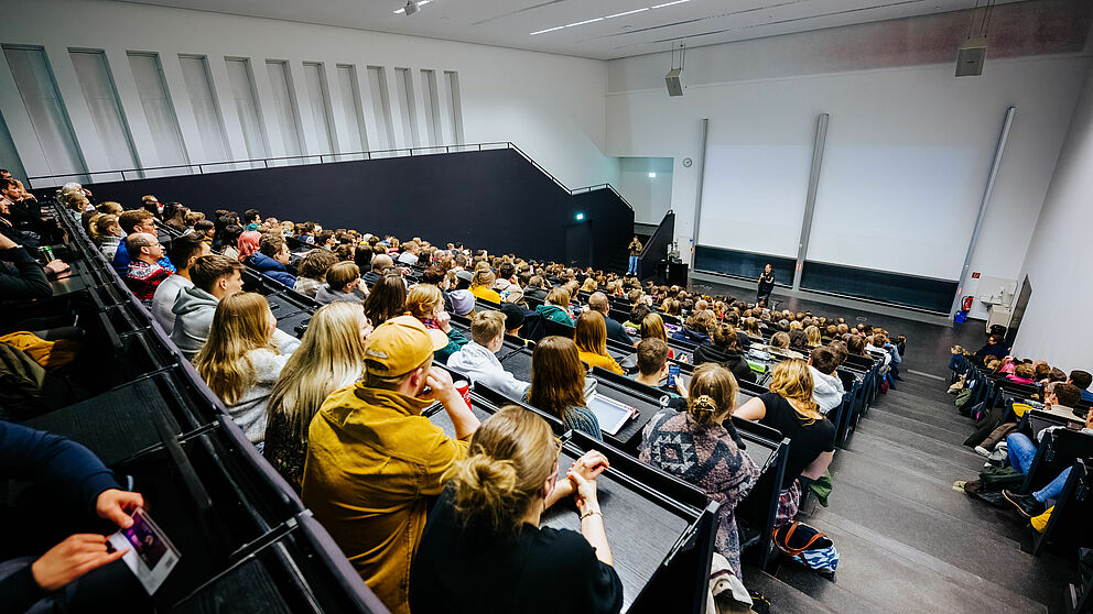 Vorlesung im Gebäude L der Universität Paderborn.